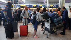 Un ataque cibernético bloqueó el aeropuerto de Heathrow, en Londres, lo que impidió volar a miles de personas