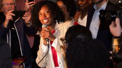 La l�der Tatiana Auguste habla a sus seguidores tras ganar las elecciones