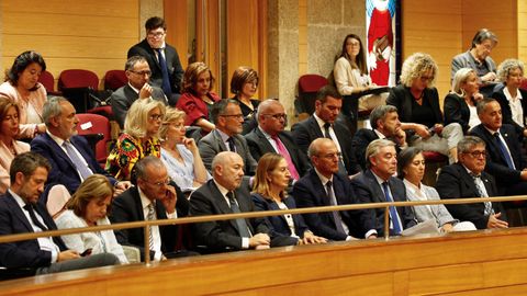 La tribuna de invitados durante el discurso de Feijoo esta maana.