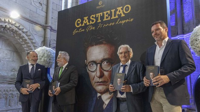 Jos Luis Tefilo, Miguel Santalices, Paco Lpez-Barxas e Jos Lpez Campos, en San Domingos de Bonaval, na presentacin do libro Castelao. Entre ns, 75 anos despois