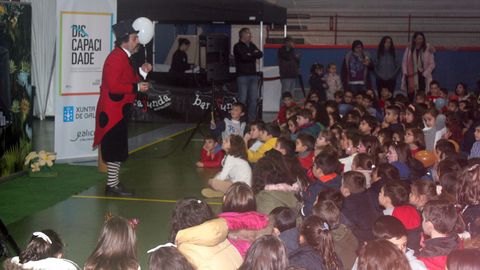 fiesta de la asociacion Amicos con motivo del da internacional de las personas con diversidad funcional