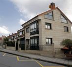 La foto muestra uno de los chal�s de Os Vilares robados. 