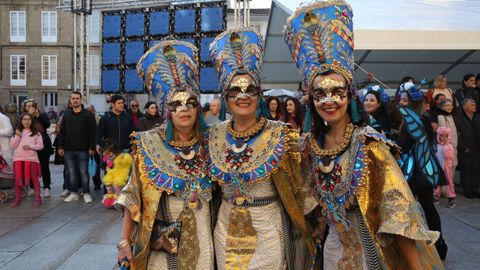 S�bado de pi�ata en Celanova.Ni�os y mayores disfrutaron de lo lindo con el desfile.