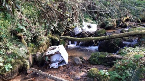 Vertedero ilegal en Pilo�a