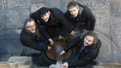 Antonio Durn Morris, Karra Elejalde, Miguel de Lira e Ignacio Vilar en As Burgas durante el rodaje de A Esmorga