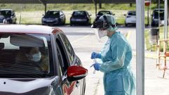 Toma de muestras para diagn�sticos de covid-19 en el hospital de Monforte