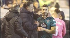 Crist�bal hace un gesto de cari�o a H�ber Pena tras su sustituci�n.