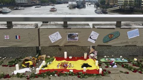 Homenaje en el Puente de Londres a Ignacio Echeverr�a.