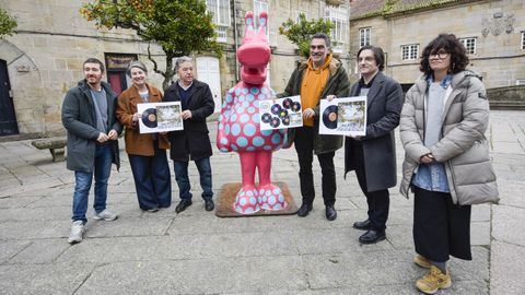 Presentaci�n da Orbil Parade na praza do teucro, co xogo musical ideado por Kiko da Silva que vincula � mascota do Sal�n con canci�ns