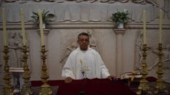 Carlos Eduardo Salazar, en el altar de la iglesia parroquial de Escair�n