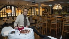 Jos� Antonio, en el nuevo Casablanca, en la plaza de As Mercedes