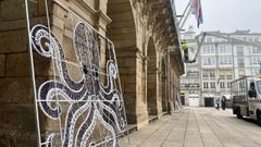 Instalaci�n de figuras de pulpo, que ser�n protagonista este a�o en el alumbrado del San Froil�n