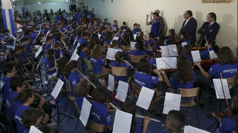 GUSTAVO DUDAMEL CON LA ORQUESTA RESUENA DE ABANCA