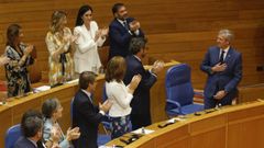 Alfonso Rueda, aplaudido por el grupo parlamentario popular, en el debate de autonom�a de octubre del 2023.