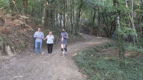 El concejal Yago Torres supervisa la limpieza de viales forestales en Sanxenxo