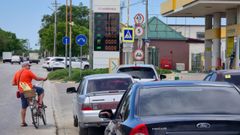 Los ataques obligaron a las autoridades a racionar el combustible, algo que gener� largas colas ante las gasolineras y desabastecimiento