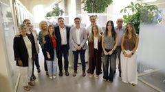 Padres y madres de personas con autismo, miembros de la junta directiva de Aspanaes, en la apertura del nuevo centro de Someso con la concejala Nereida Canosa, el presidente de la Diputaci�n, Valent�n Gonz�lez Formoso. 