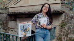 Xiana con unha da s�as ilustraci�ns, un mosaico sobre o entroido galego