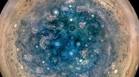 El polo sur de Júpiter, visto desde la sonda Juno. 