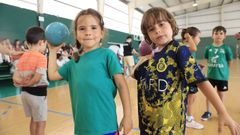 Ni�os y ni�as participaron en las competiciones de ayer en Carballo.