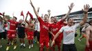 El Sporting celebra el ascenso en el Villamar�n