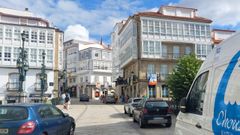 Tr�fico en la Porta da Vila de Betanzos. 