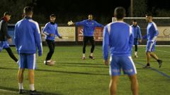 Sesi�n de entrenamiento del Boiro en Vista Alegre, donde tendr� que jugar contra el Monta�eros.
