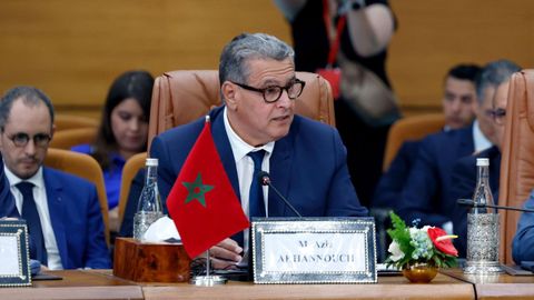 El primer ministro marroqu�, Aziz Ajanuch, durante una reuni�n en Rabat en julio