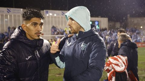 Jugadores del Ourense CF y Athletic Club tras el encuentro de Copa del Rey