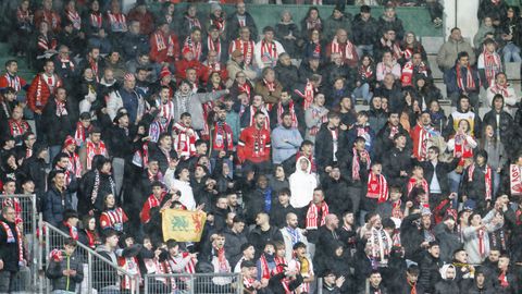 B�scate en la grada del Racing y el Lugo. 