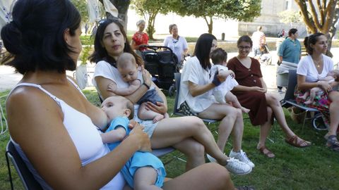 La �Tetada L�ctea� conmemor� en Pontevedra de la semana mundial de la lactancia materna