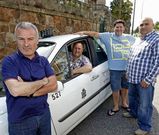 Miembros de la cooperativa de taxis viguesa celebran la aprobaci�n de la ley.