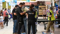 La polic�a nacional investiga un presunto asesinato de violencia machista, en el Centro Comercial Carrefour Infante de Murcia.