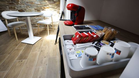 Desayuno de cortesía, para tomar café de cápsulas, bollería y galletería