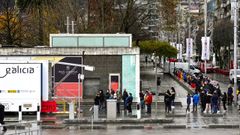 Colas para la realizaci�n de pruebas PCR en el N�utico de Vigo