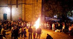 La hoguera en Lanz�s concit� a muchos j�venes. 