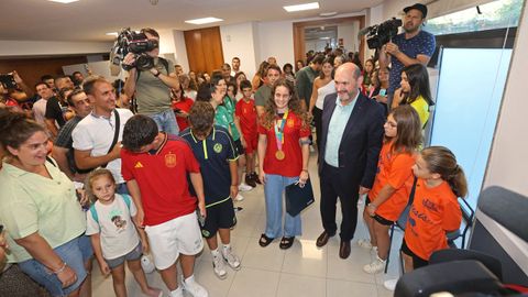 Rafael Louzn con Tere Abelleira, el 24 de agosto del 2023, en un acto de homenaje de la Federacin Galega de Ftbol en Pontevedra despus del Mundial