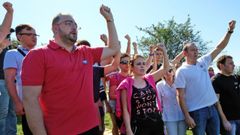 La nueva ministra de Sanidad, Mar�a Luisa Carcedo (3d), acompa�ada de la vicesecretaria general del PSOE y portavoz socialista en el Congreso, Adriana Lastra (c), participa en el tradicional homenaje del PSOE a las veintid�s personas arrojadas vivas por las brigadillas franquistas al fondo del Pozu Funeres, una sima natural ubicada en Pe�amayor, en el municipio de Laviana, en plena cuenca minera asturiana