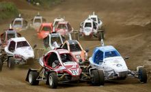 El piloto balear Juan Jos� Moll (coche n�mero 11) luch� por la victoria con el coru��s Eduardo Mosquera (4) en Carballo.