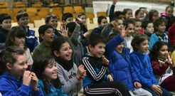 Los alumnos de tercero del P�rez Viondi preguntaron a los investigadores por la fauna. 