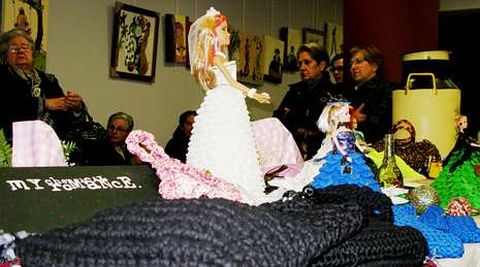Un centenar de negreiresas expusieron sus trabajos manuales.