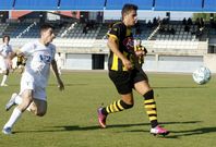 Moski, a la izquierda, no ser de la partida esta tarde en el campo municipal de A Pinguela. 