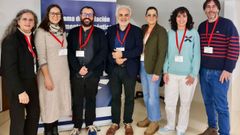 Valent�n Escudero (cuarto por la derecha), con miembros del equipo del programa Afrontemos