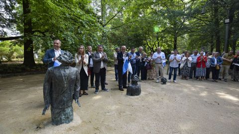 El alcalde de Caldas, Jacobo P&eacute;rez, a la izquierda, y el teniente de alcalde, Manuel Fari&ntilde;a, el pasado 29 de mayo, cuando se inaugur&oacute; la restauraci&oacute;n de la carballeira y el jard&iacute;n bot&aacute;nico 