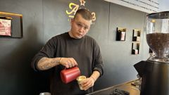 Jorge, de Astro, preparando un �flat white� para La Voz.