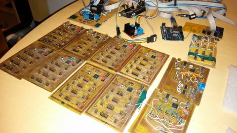 Controladores a los que se conectan las disqueteras del Floppotron