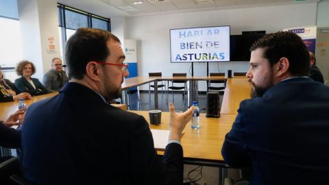 Adrin Barbn y Bruno Lpez en la sede de Asturex