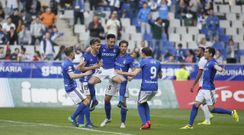Costas, en el centro, celebrando su gol al Huesca en 2017 junto a Erice, Torr, David Fernndez, Toch y Linares