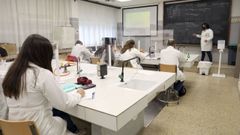 Una clase del ciclo superior de Laboratorio de An�lise e Control de Calidade en la modalidad de FP dual impartida en el CIFP Polit�cnico de Santiago