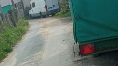 Denuncia vecinal por veh�culos que dificultan el acceso a fincas privadas en la parroquia ourensana de Seixalbo.
